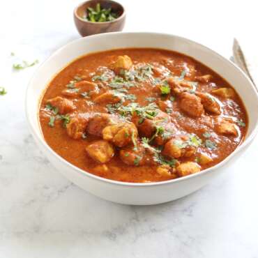 Chicken curry in serving bowl