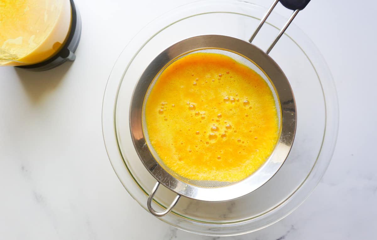 Strainer on top of bowl to strain out citrus pulp. 