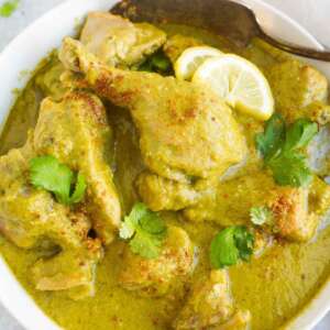 Hariyali chicken curry in serving bowl and a spoon