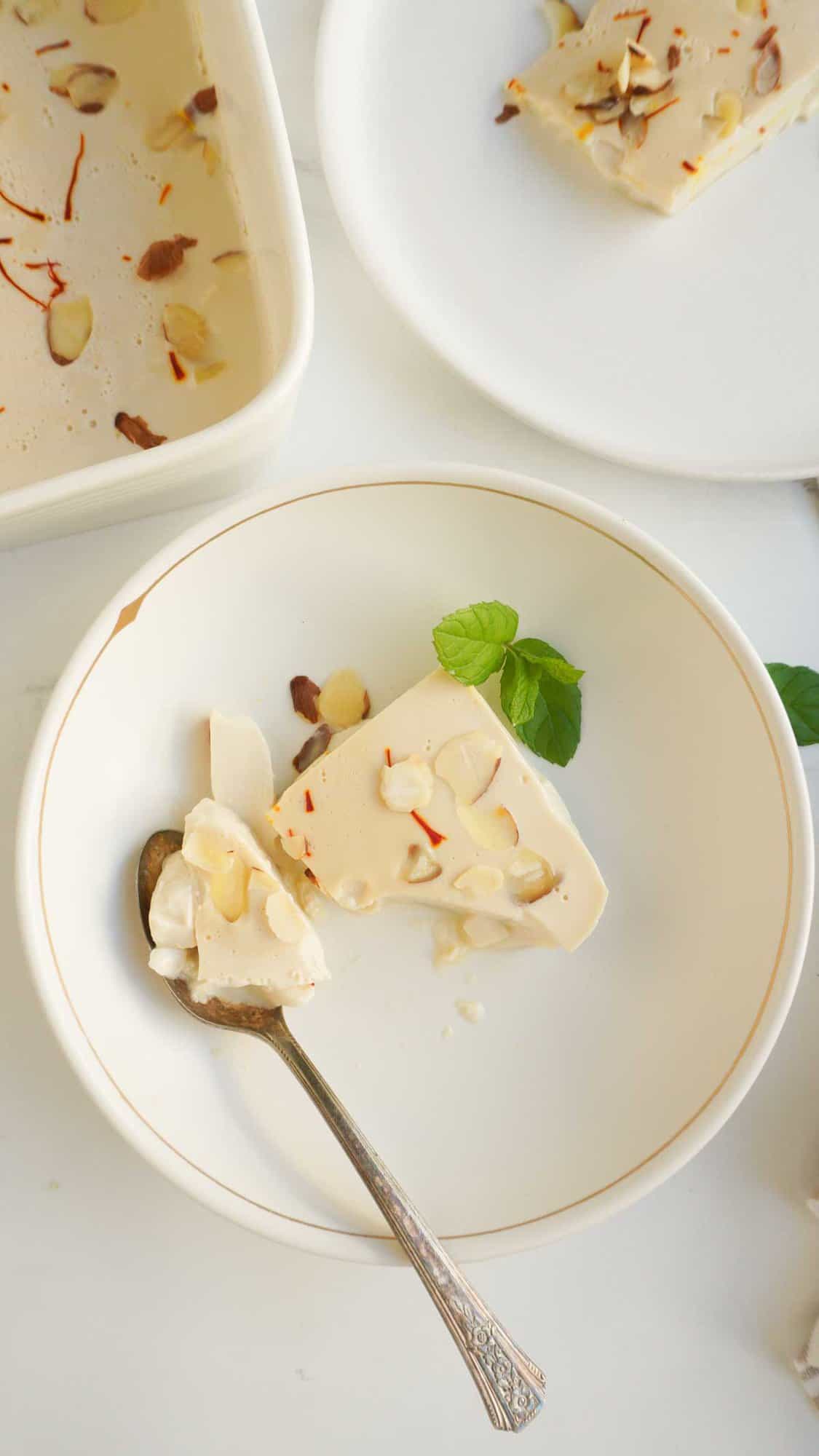 China grass pudding bowl with a spoon