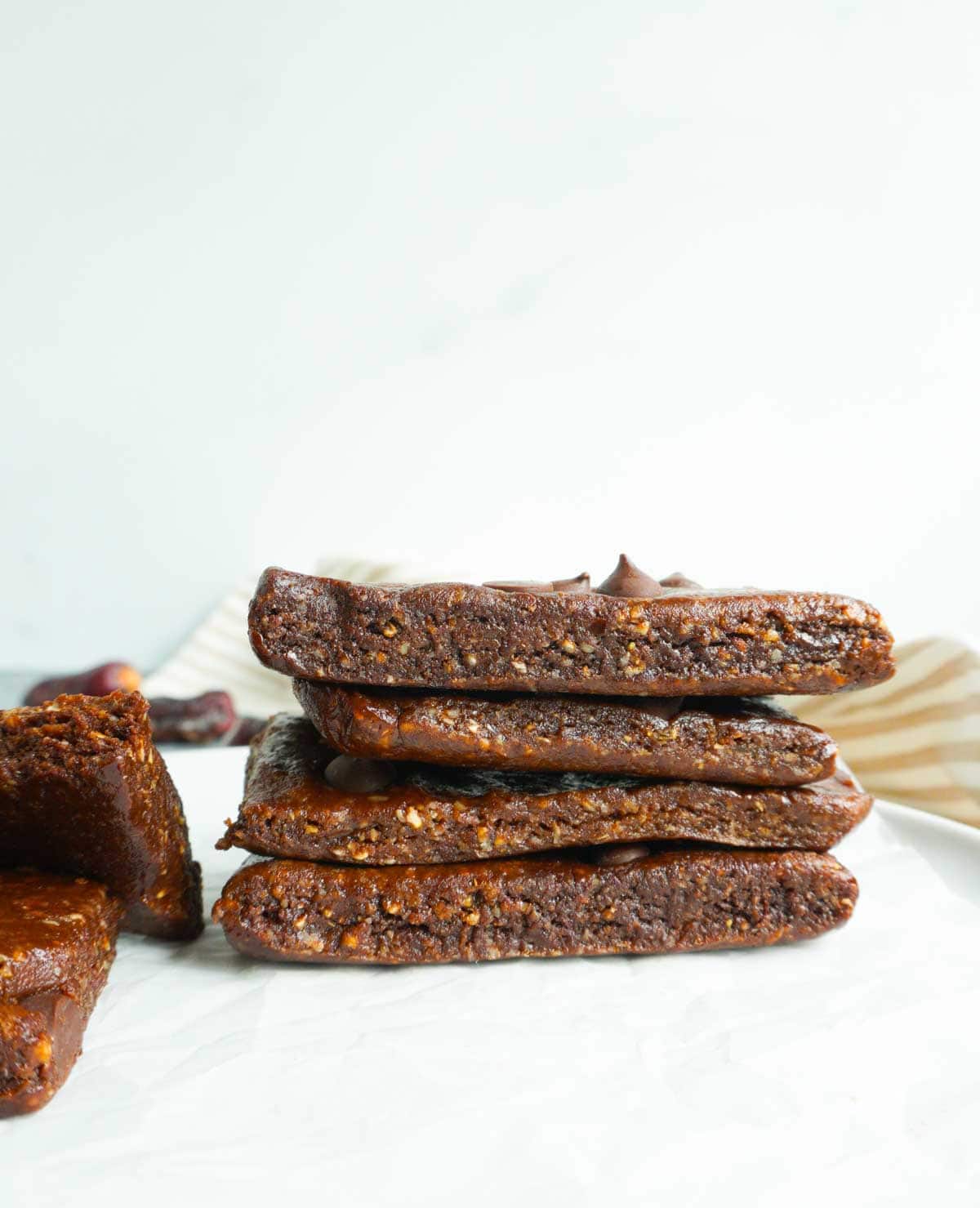 Side view of stacked date bars.